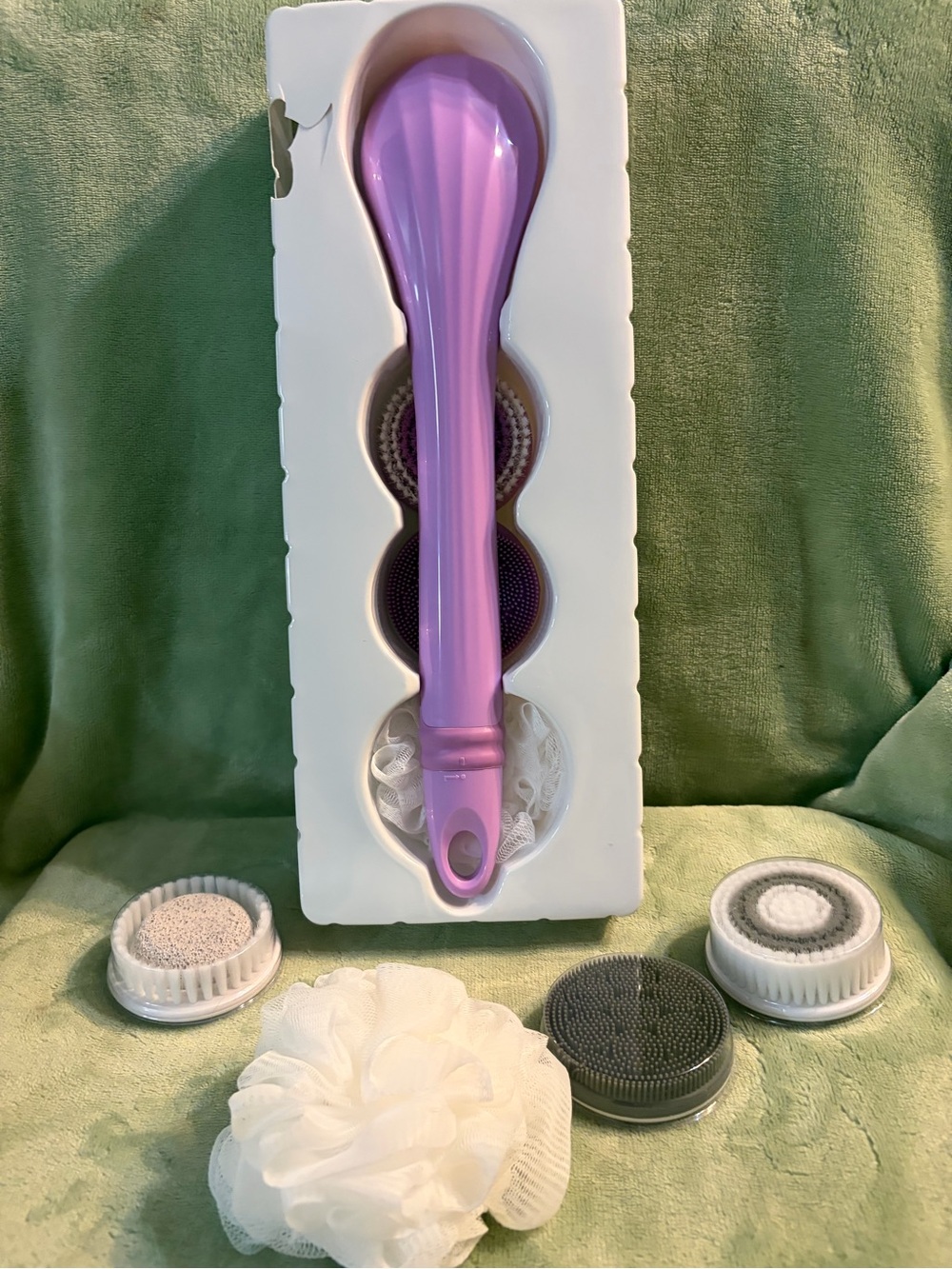Blushly Battery Operated Bath Brush With 3 Heads & BONUS 4 Replacement Heads